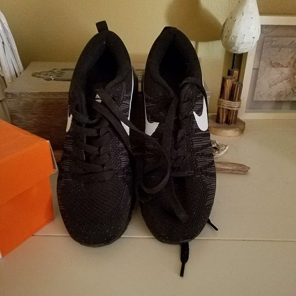 Nike Women's size 6 Flyknit sneakers